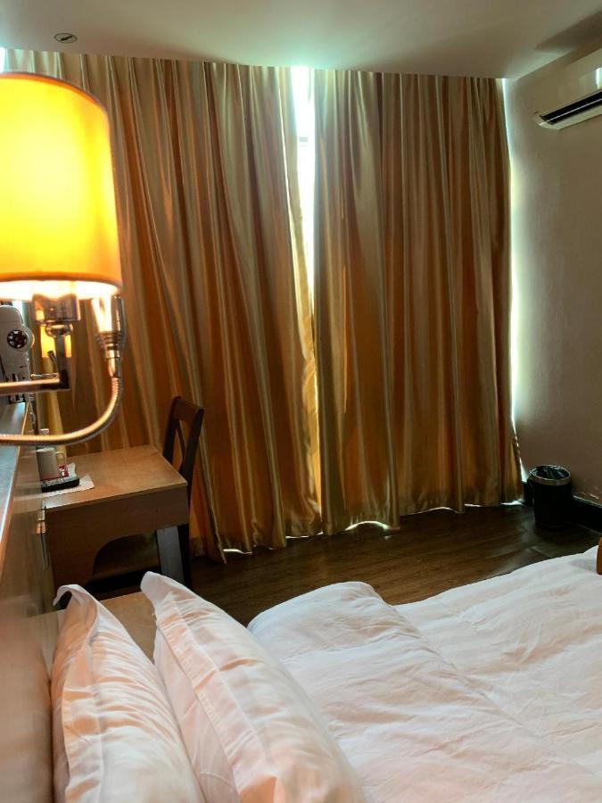 The Room Hotel Miri Ngoại thất bức ảnh