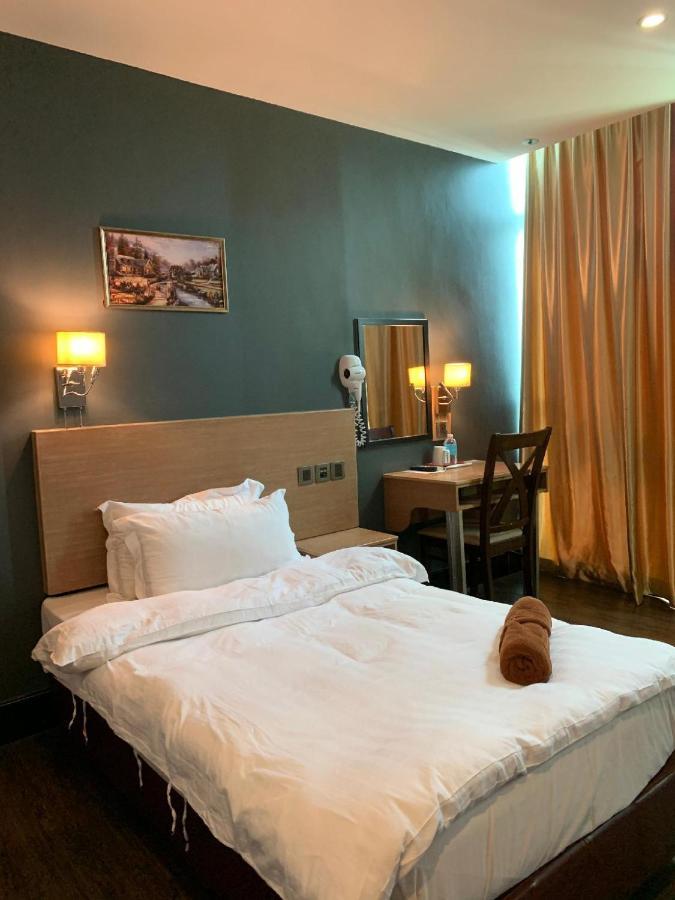 The Room Hotel Miri Ngoại thất bức ảnh