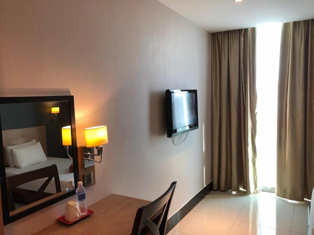 The Room Hotel Miri Phòng bức ảnh