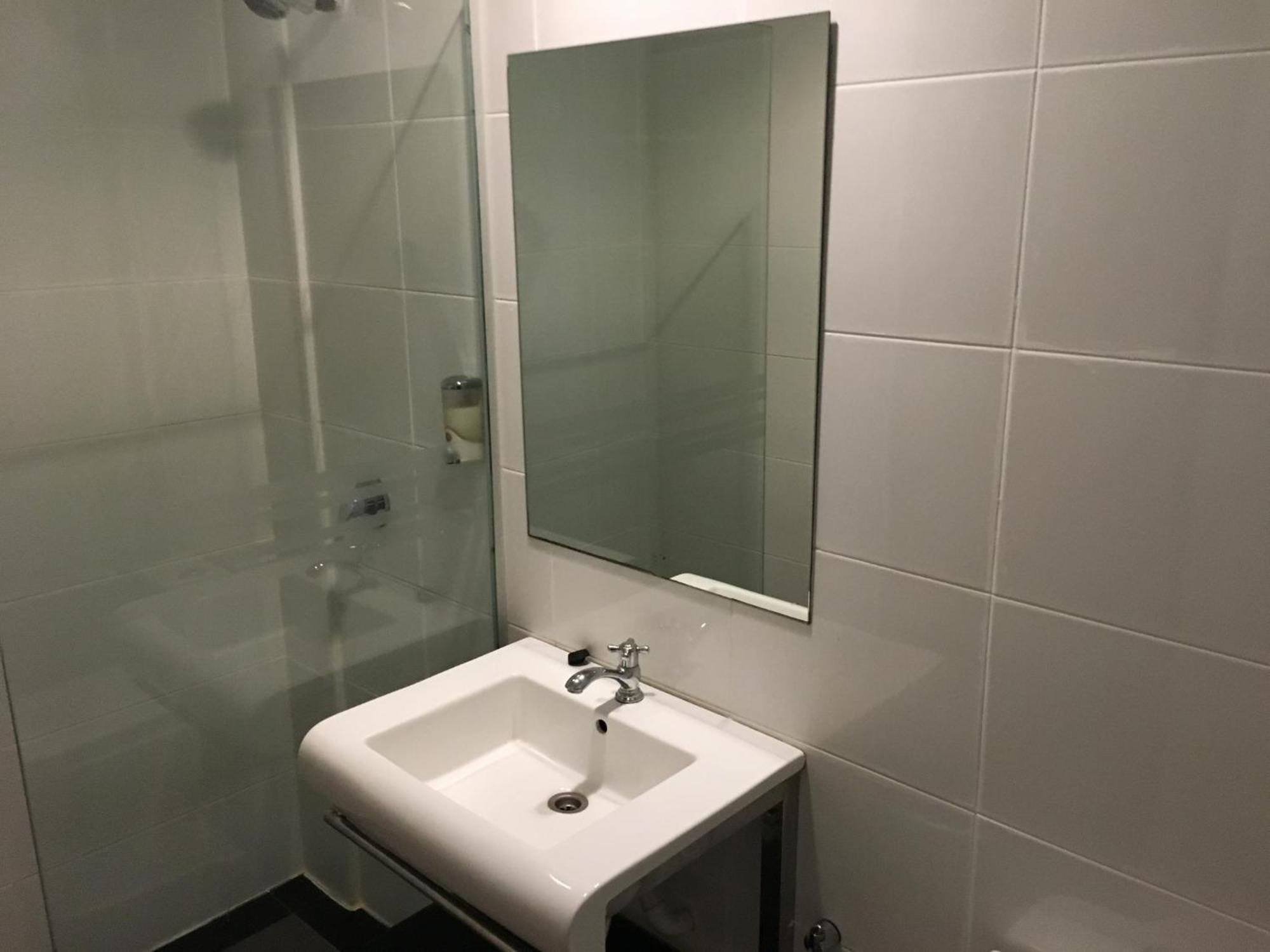 The Room Hotel Miri Phòng bức ảnh