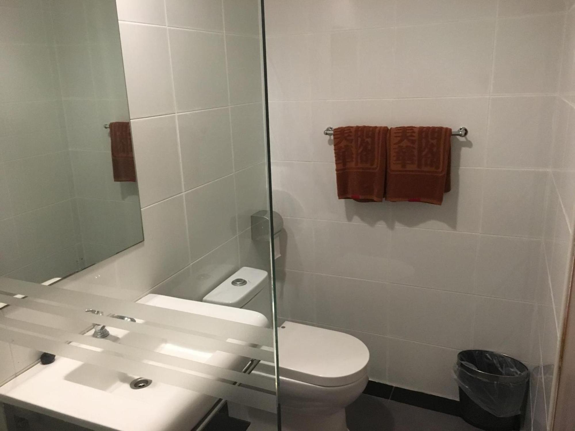 The Room Hotel Miri Phòng bức ảnh